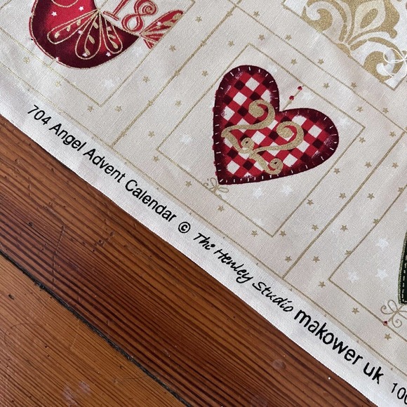 Henley Studio Makower UK Metallic Christmas Angel Advent Calendar Fabric Panel - Picture 3 of 9